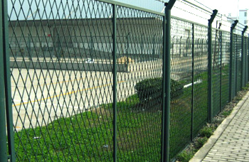 expanded mesh fence