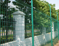wire mesh fence